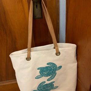 Large travel bag, decorated with turtles, smaller cosmetic bag